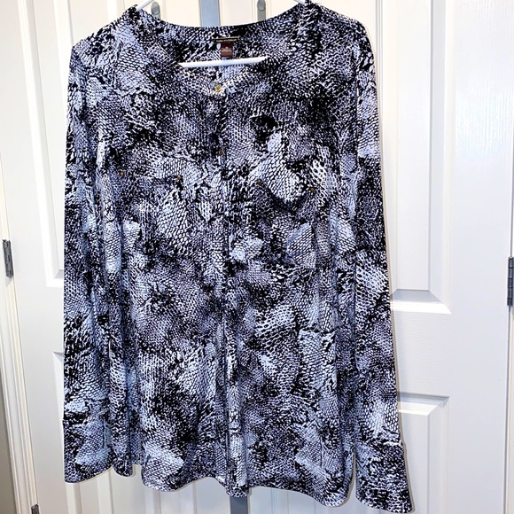 Dana Buchman Tops - Women's Dana Bachman black / white long sleeved tunic shirt , size 1X